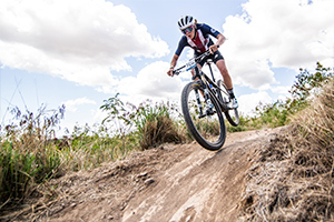 Ruth Holcomb descending during the Junior Women's XC.